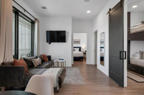 GULCH Located with 4 Beds, Pool, Private Patio and Secure Parking